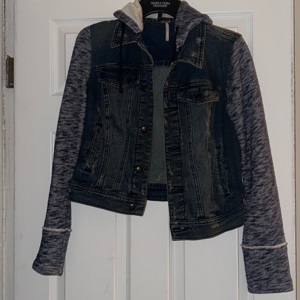 Free people Jean jacket sweatshirt! Size small! Gently worn! 💙